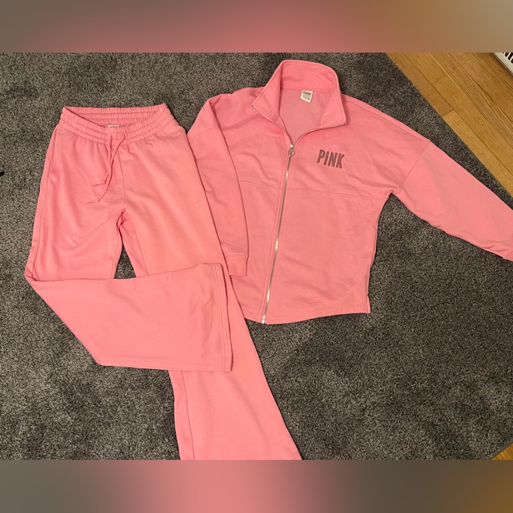 Pink. Victoria Secret. Leisure set. New without tags